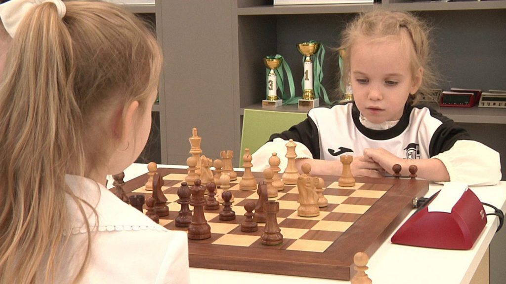 В Новокузнецке стартовал шахматный турнир «Дебют»