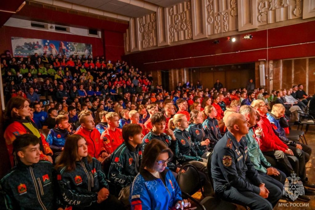Юные спасатели из Междуреченска и Кемеровского округа победили в региональных соревнованиях