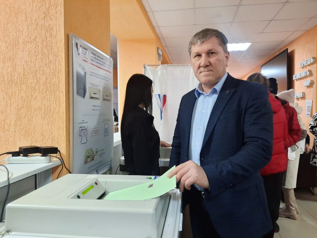 В Юргинском округе избиратели активно голосуют на выборах президента