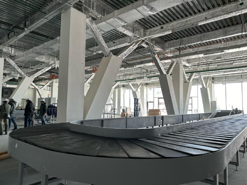 Не хватает рабочих рук: замгубернатора проинспектировал строительство нового терминала в аэропорту Новокузнецка