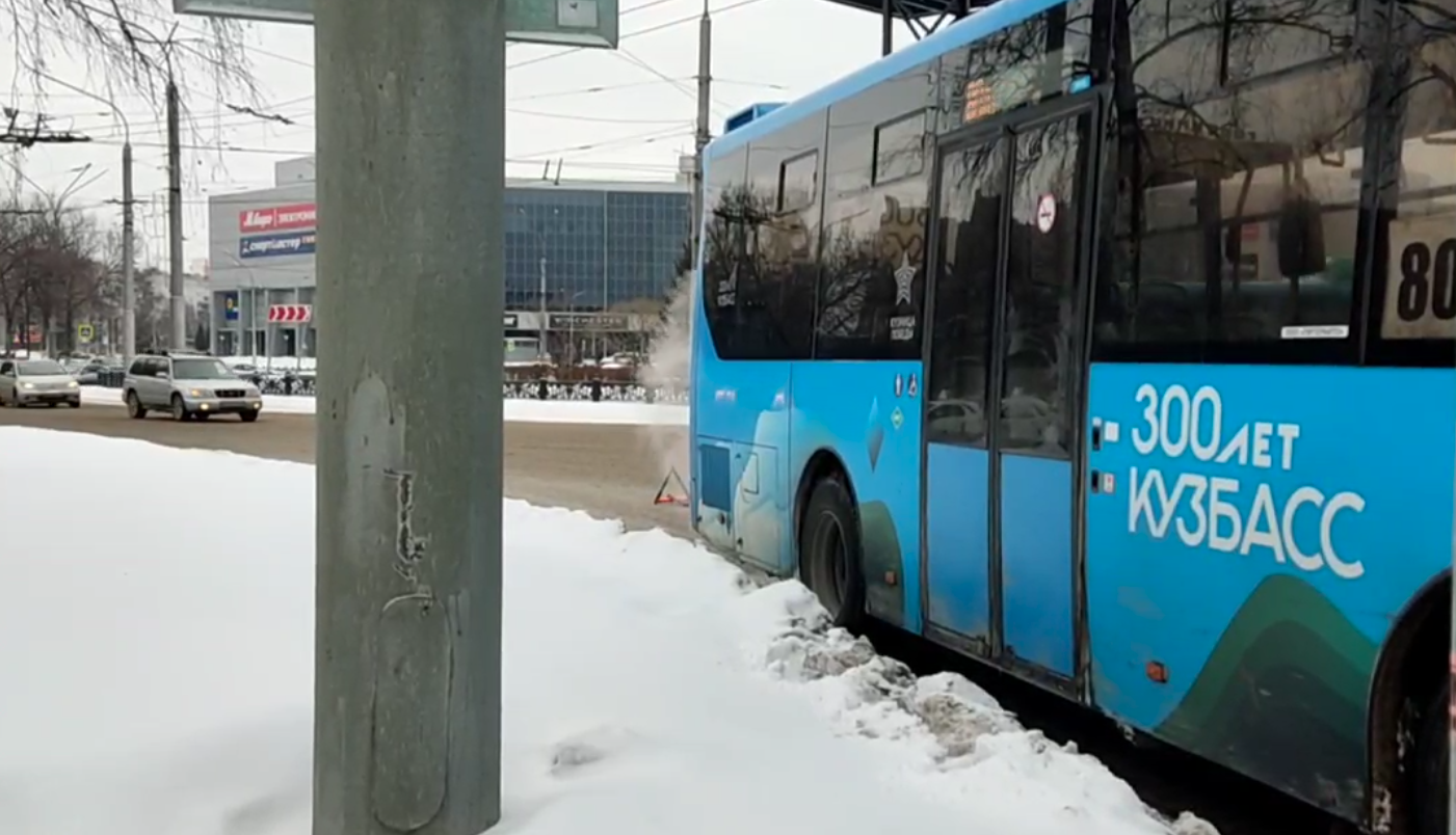 В Новокузнецке задымился очередной рейсовый автобус