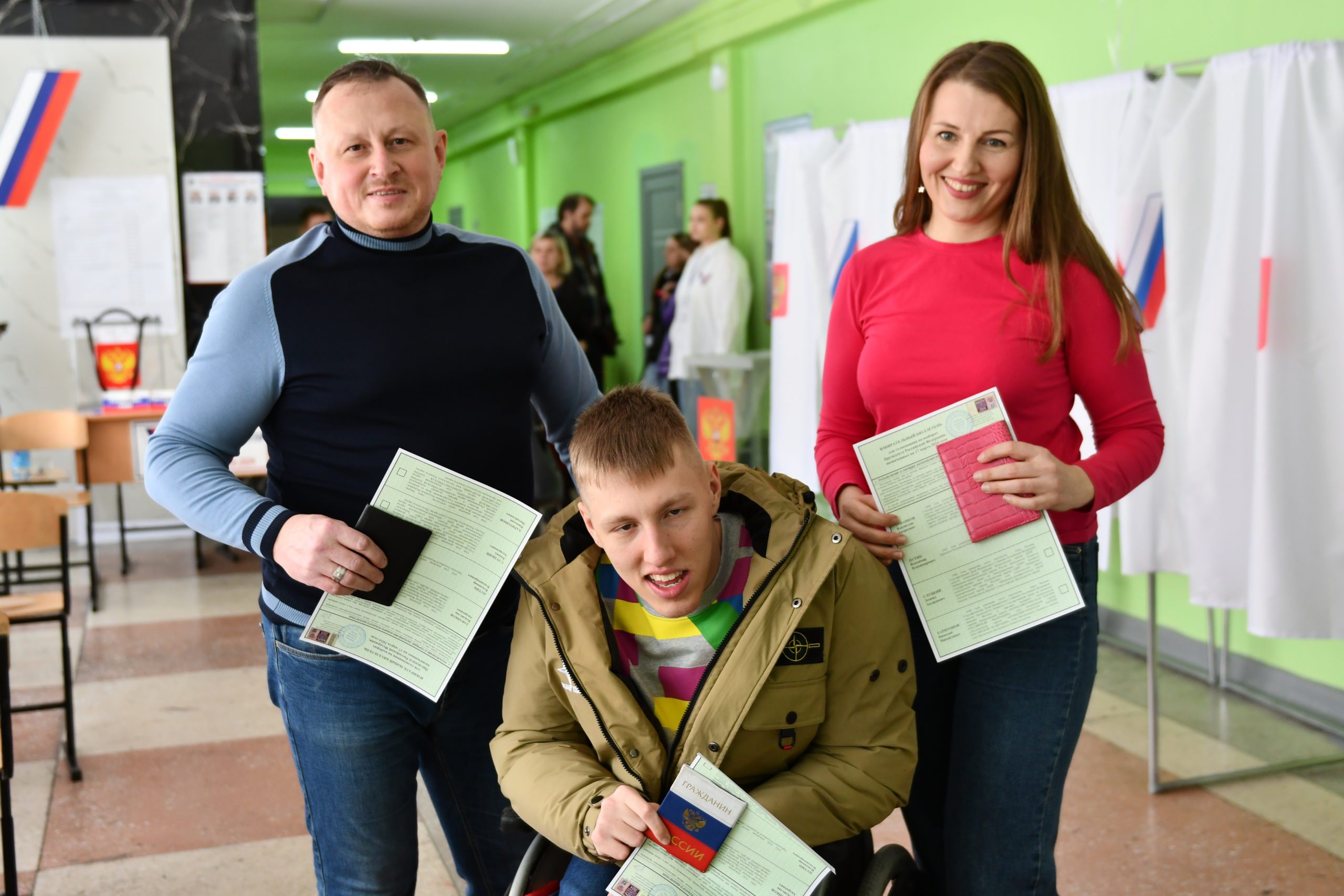 В Новокузнецке голосуют на выборах люди с ограниченными возможностями здоровья