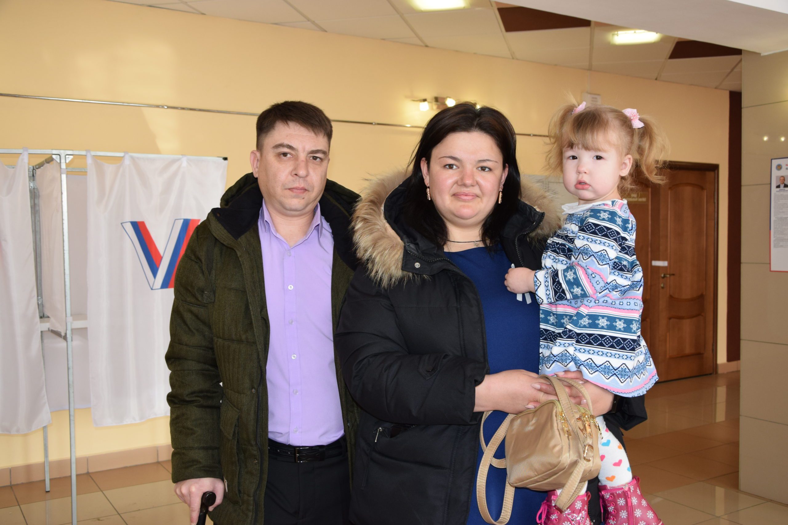 Участник спецоперации из Гурьевского округа пришёл на выборы с семьёй