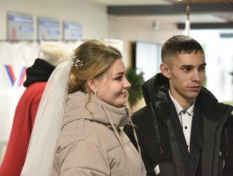 Две пары беловчан создали семьи в день выборов