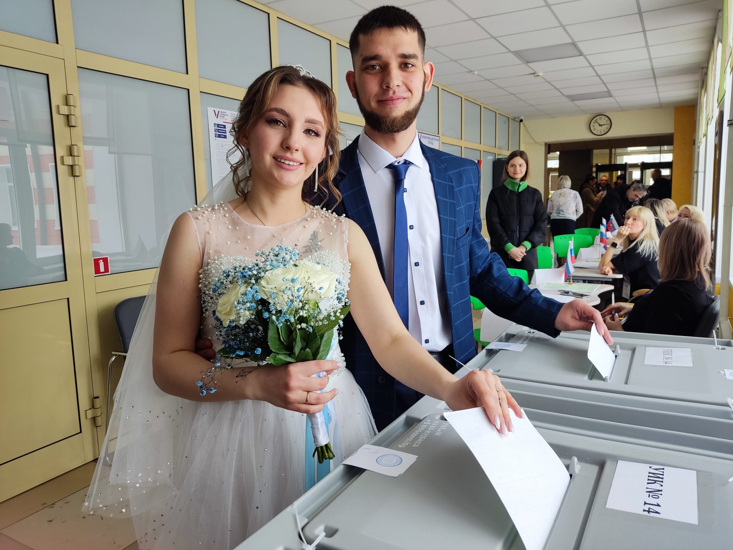Ещё одна молодая семейная пара проголосовала в Анжеро-Судженске