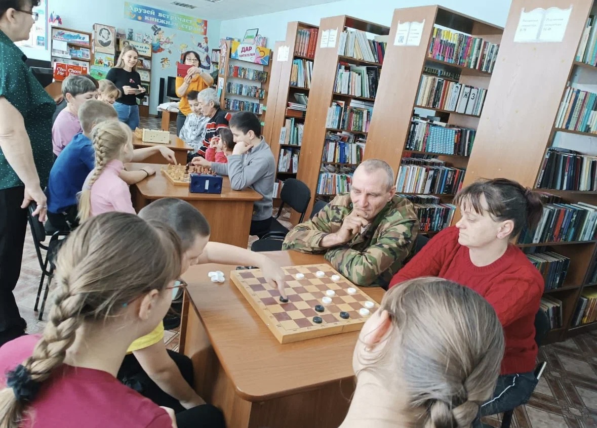 Шахматисты схлестнулись в интеллектуальной схватке прямо на избирательных участках Прокопьевского МО