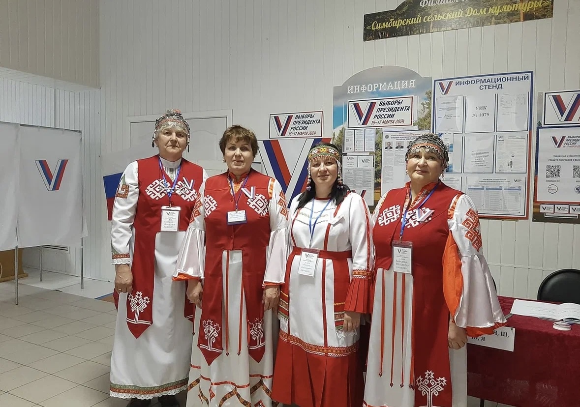 В Ижморском МО избирателей встречали симбирцы в традиционных костюмах