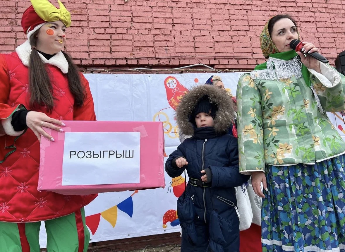 В Новокузнецке в микрорайоне Притомский состоялись народные гуляния «Широкая Масленица»