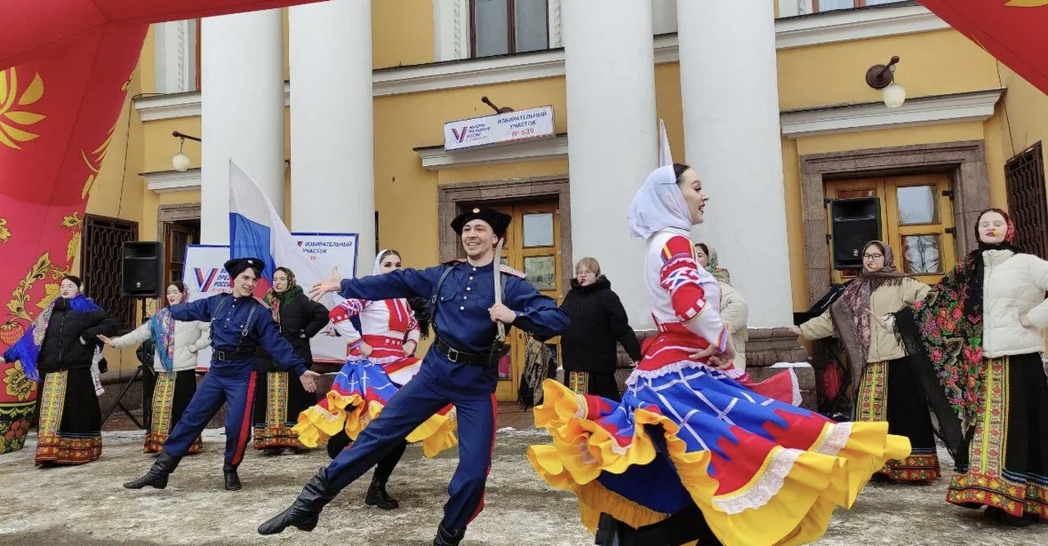 В Новокузнецке на площади у ДК «Алюминщик» Кузнецкого района состоялось театрализованное мероприятие