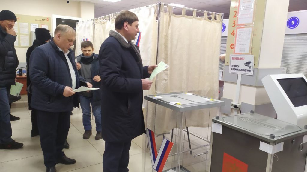 В Ленинск-Кузнецком округе первые избиратели проголосовали на выборах