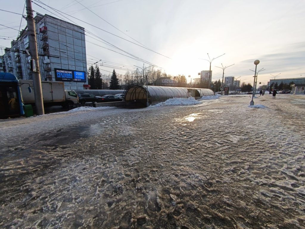 Новокузнечане жалуются на затопленные пешеходные переходы
