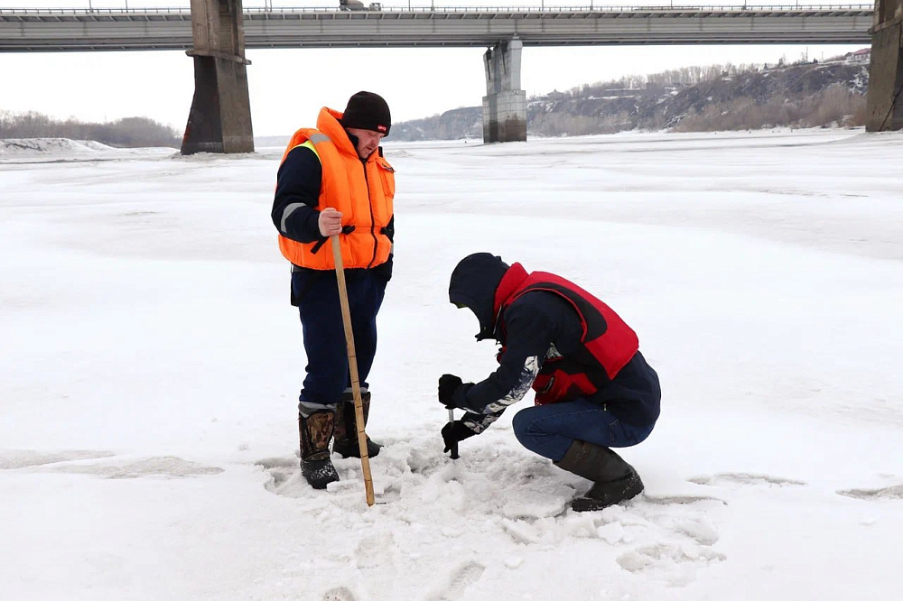«Прочность снижена: специалисты оценили лёд на Томи в Кемерове