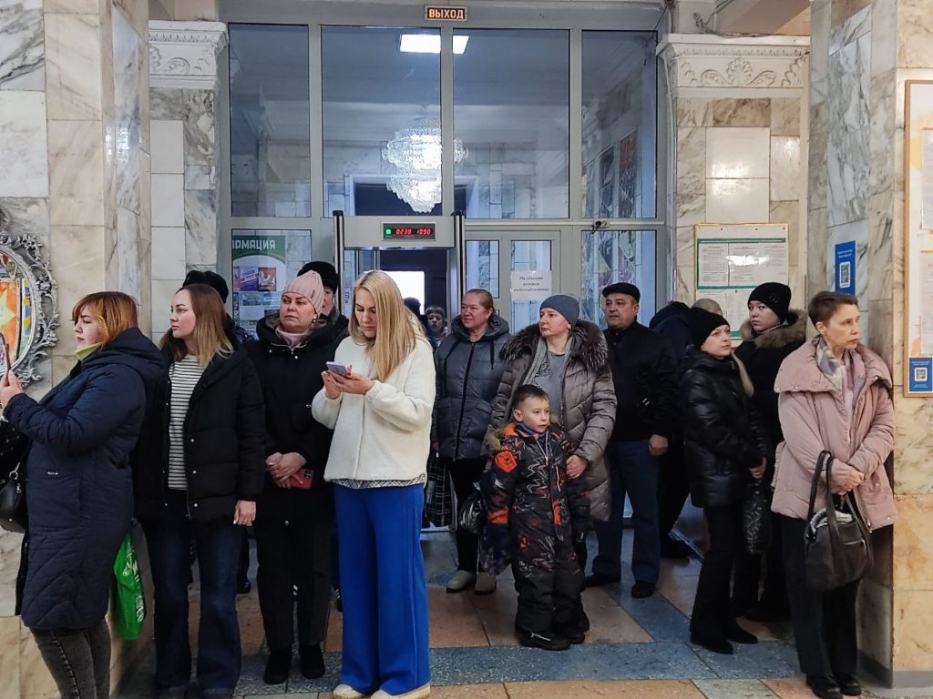 В Кемерове на избирательных участках проходит развлекательная программа