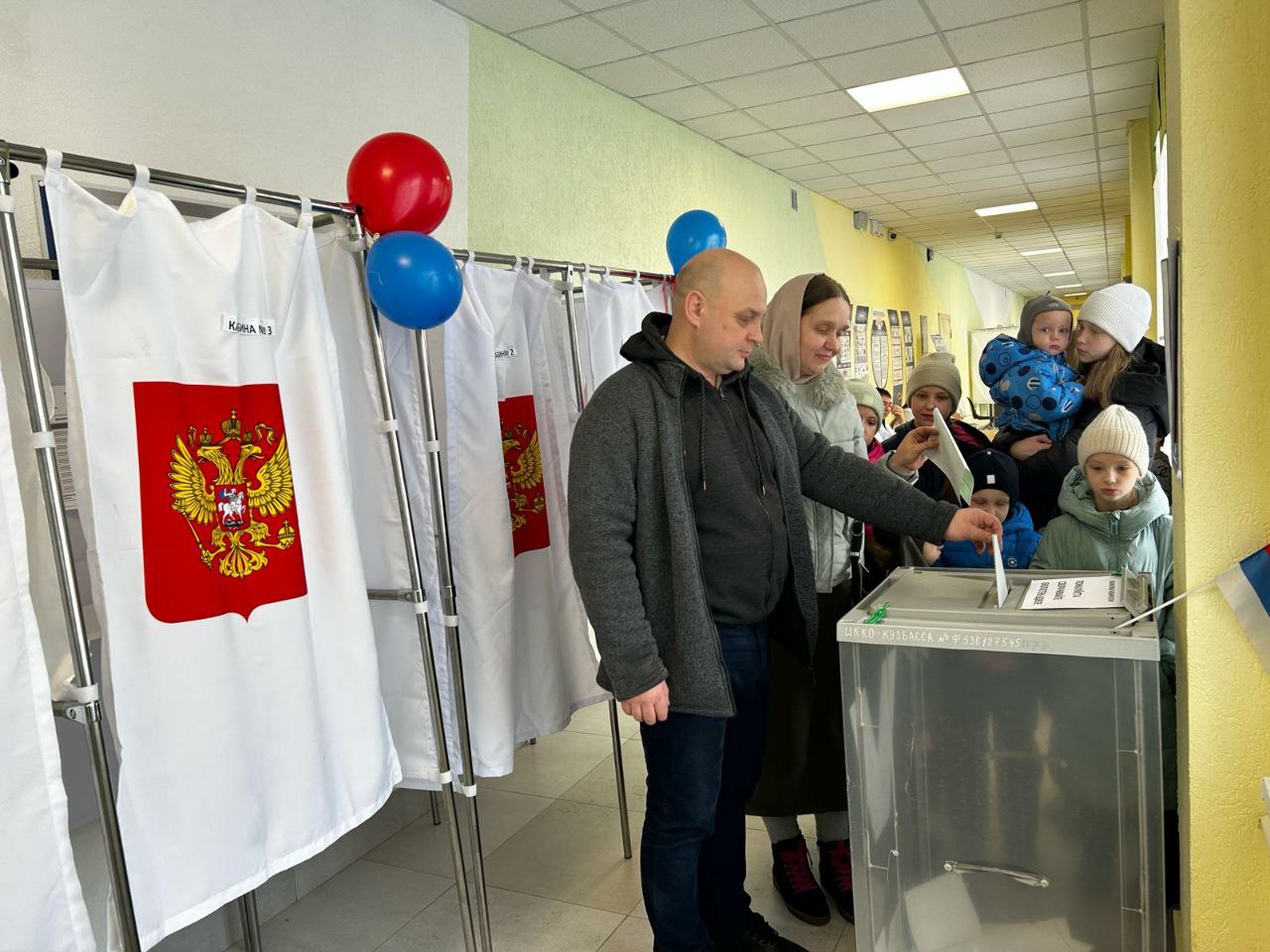 В Ленинске-Кузнецком на выборы пришла многодетная семья