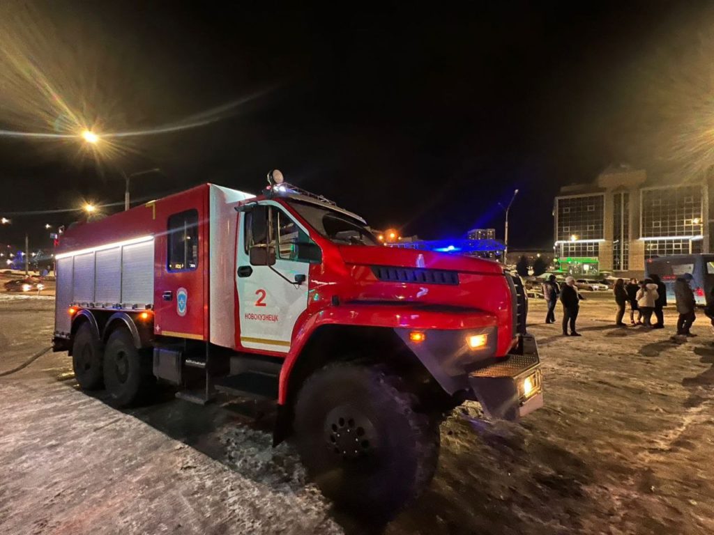Пожар случился в одном из торговых центров Новокузнецка