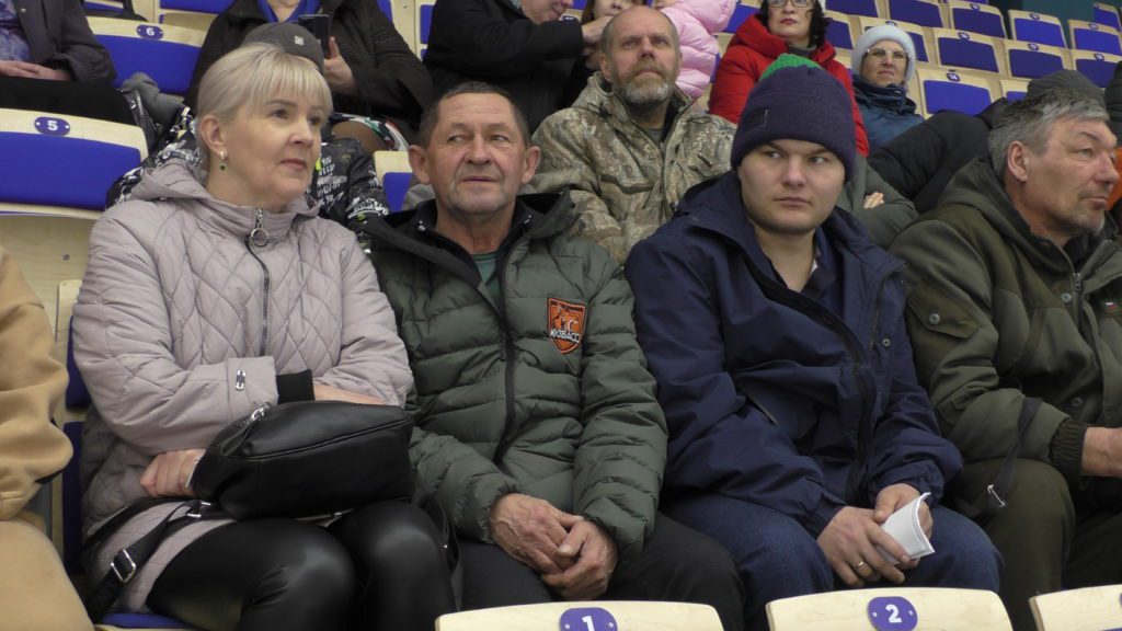 Сегодня в Кемерове впервые проходит «Кубок Губернатора Кузбасса» по ледовым трековым гонкам (фоторепортаж)