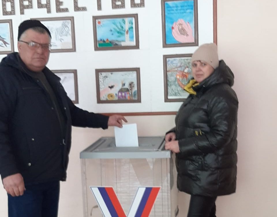 В Ленинск-Кузнецом на выборы пришла семья участника СВО