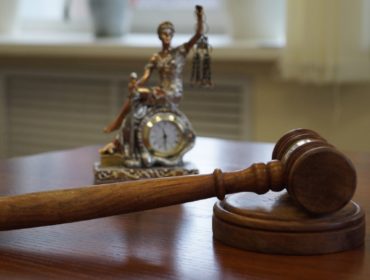 В Кузбассе осудили банду за вымогательство и похищение человека