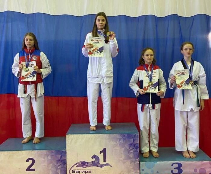 Кузбасские спортсменки завоевали золото и бронзу на первенстве Сибири по тхэквондо