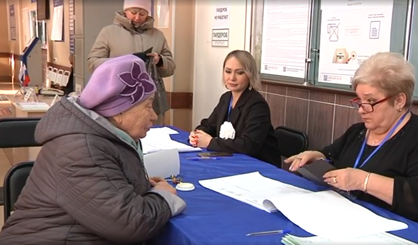 В Кузбассе ветераны пользуются услугой «Социальное такси», чтобы добраться до избирательного участка