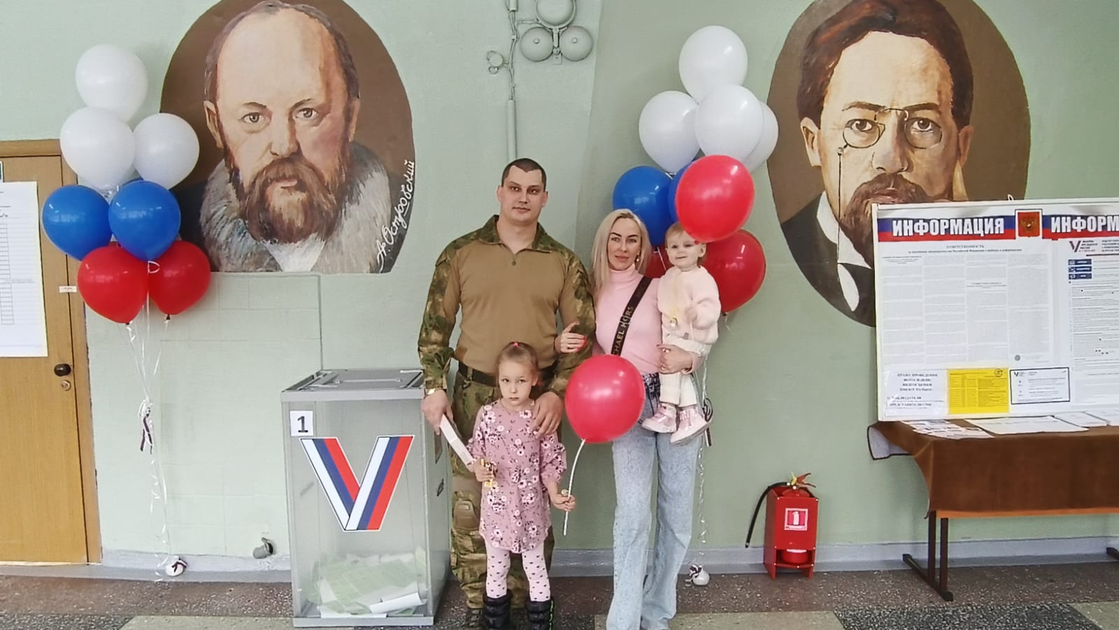 Бойцы СВО и ветераны ВОВ голосуют в Новокузнецке