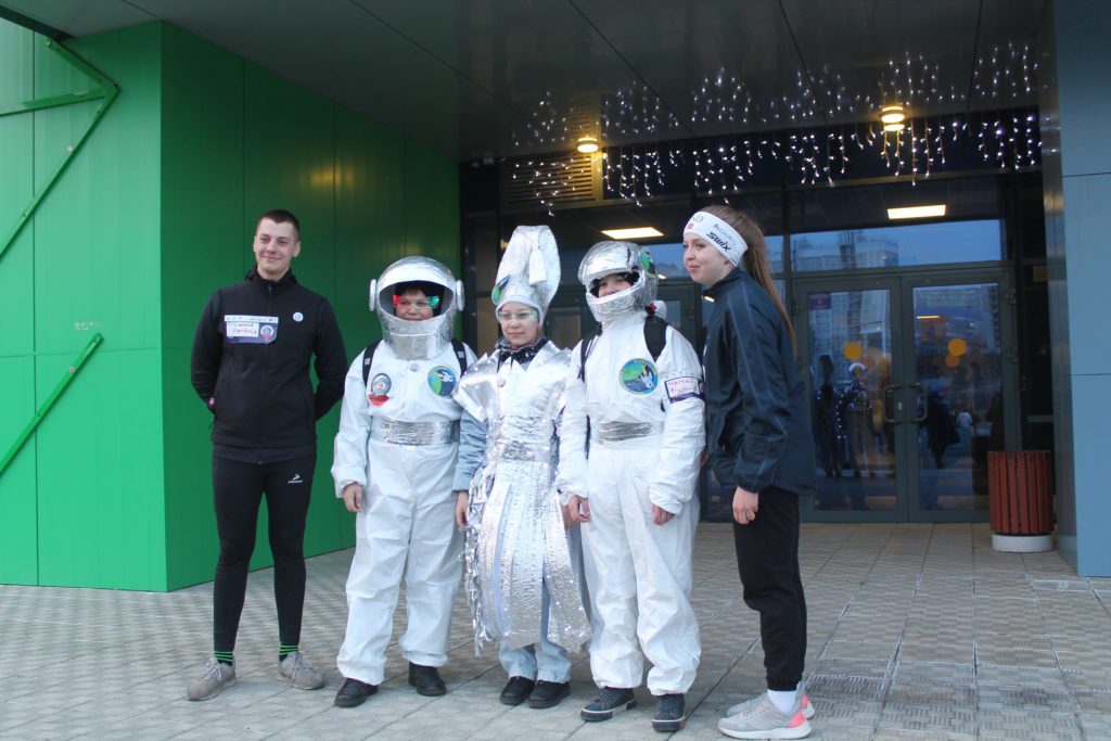 В Кемерове состоялся массовый костюмированный забег «Первый в космосе» (фоторепортаж)
