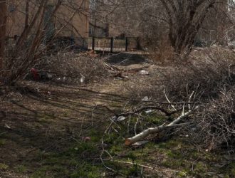 Жители Новокузнецка жалуются, что город завален мусором