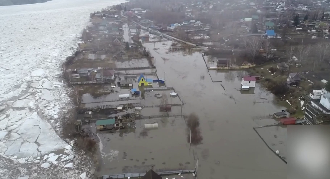 В Юрге Томь вышла из берегов и затопила часть города