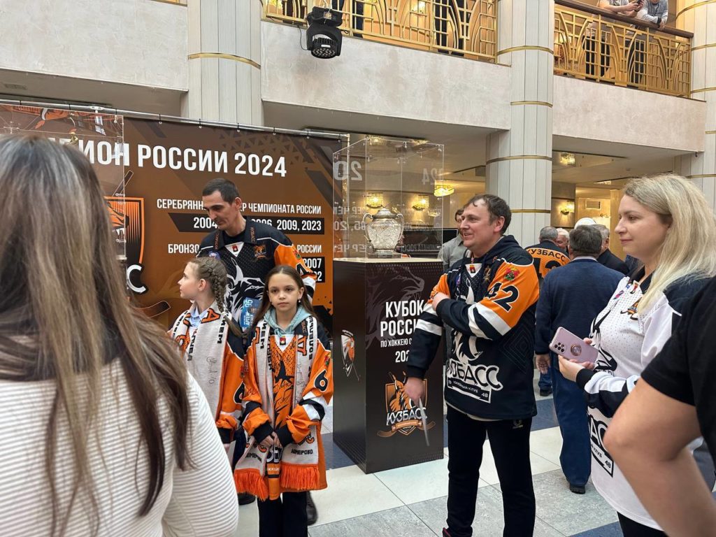 В Кузбассе состоялось награждение хоккеистов, ставших чемпионами России