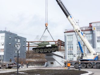В Новокузнецке танк Т-34 сняли с постамента