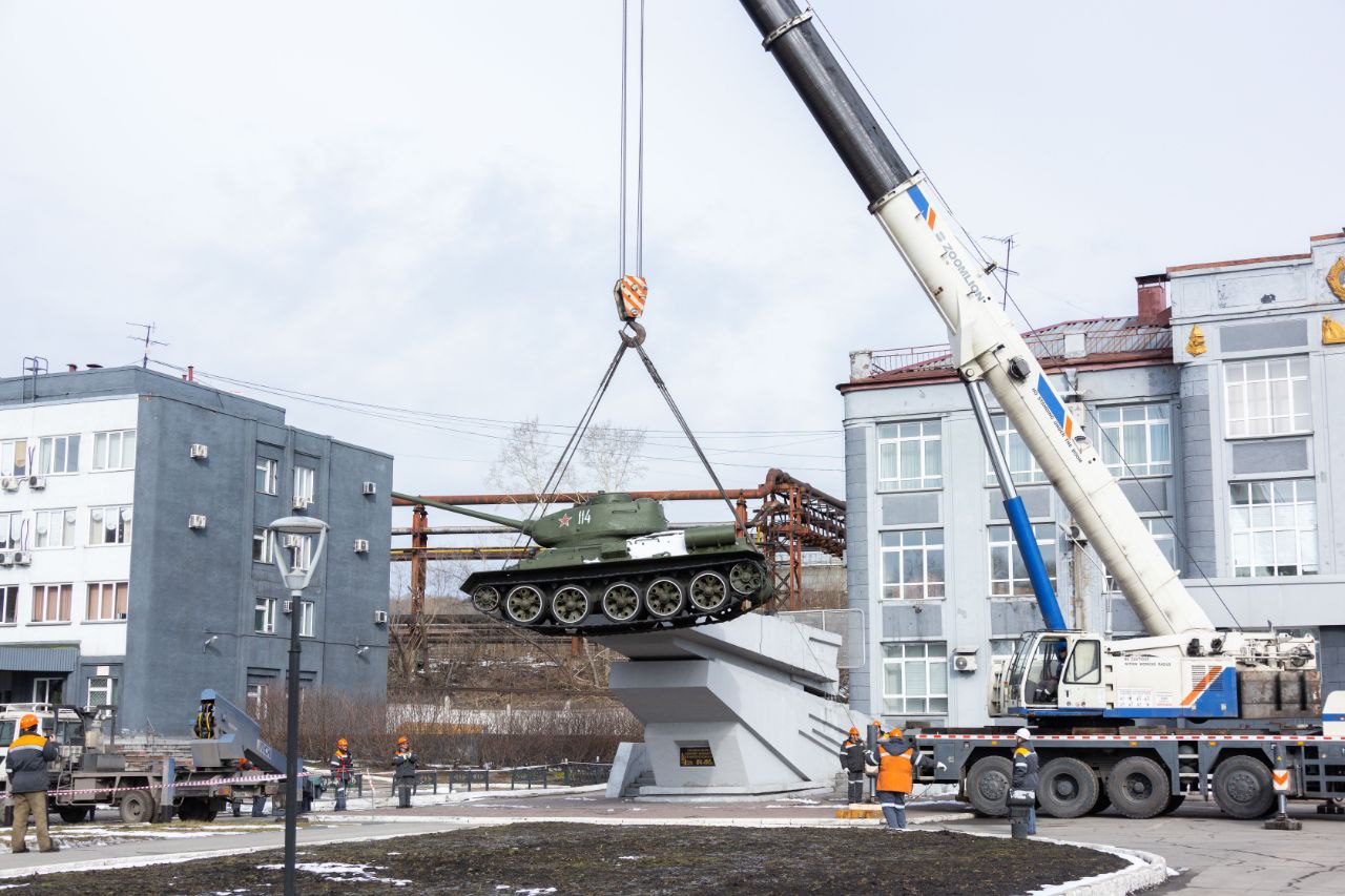 В Новокузнецке танк Т-34 сняли с постамента
