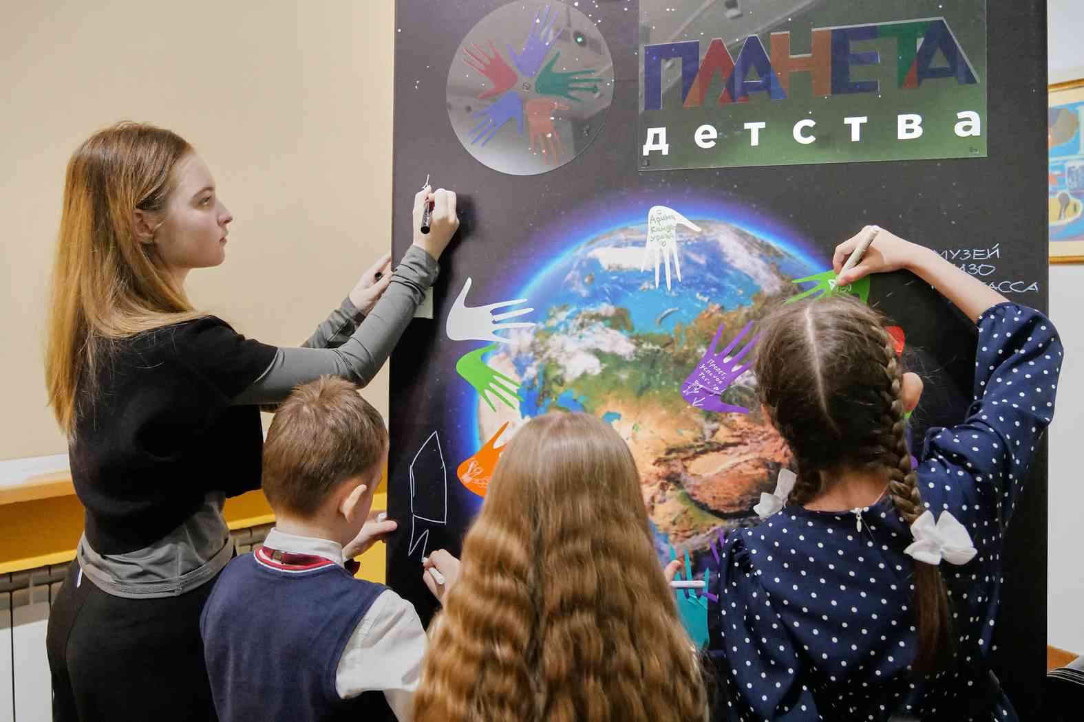 В Музее ИЗО Кузбасса открылась выставка «Планета детства»