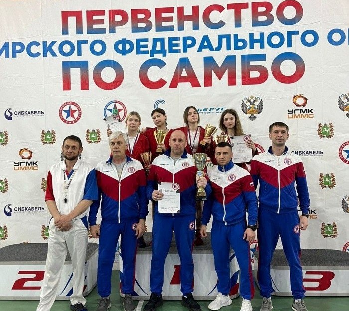 Кузбасские спортсмены завоевали девять медалей на первенстве СФО по самбо