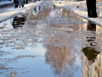 В Кемерове ребёнок провалился в открытый колодец