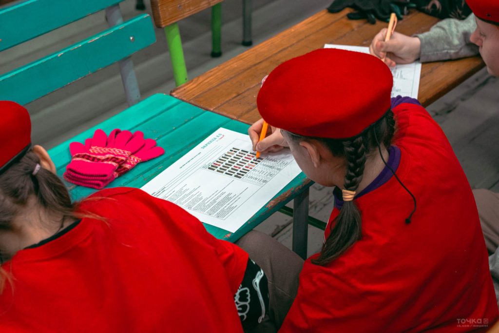 Новокузнецкие школьники прошли проверку на выдержку и выносливость в игре «Зарница 2.0»