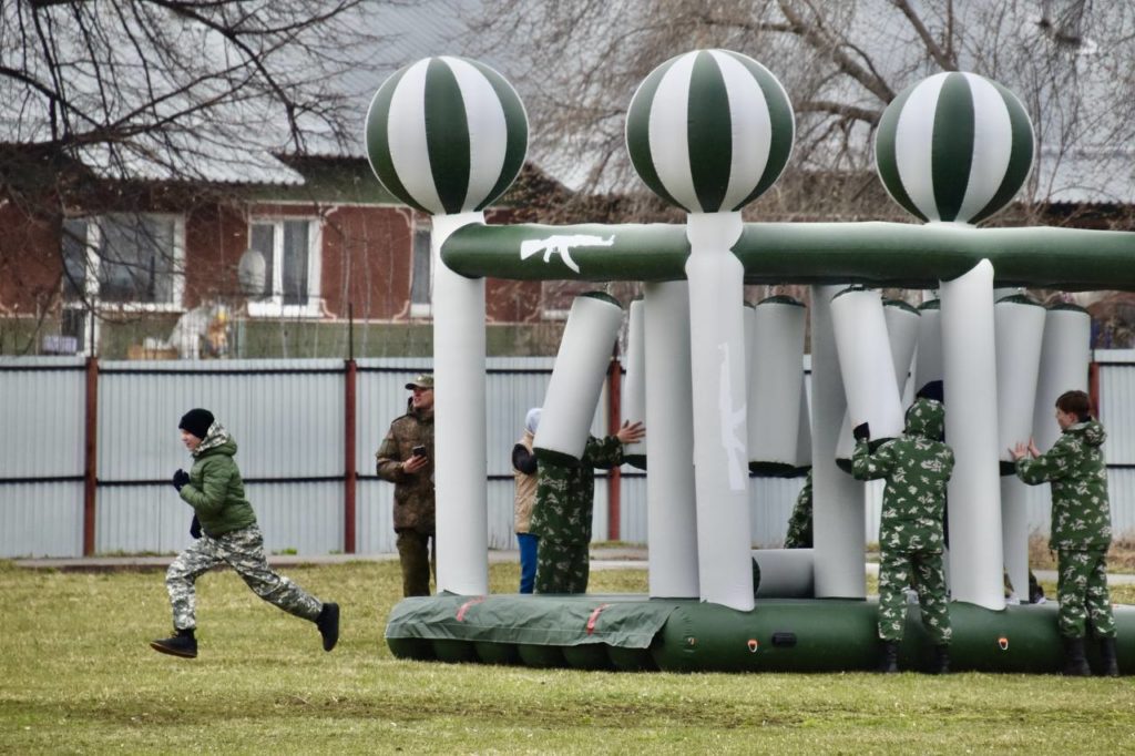 Юнармейцы Кузбасса побеждают на соревнованиях «Защитники будущего»