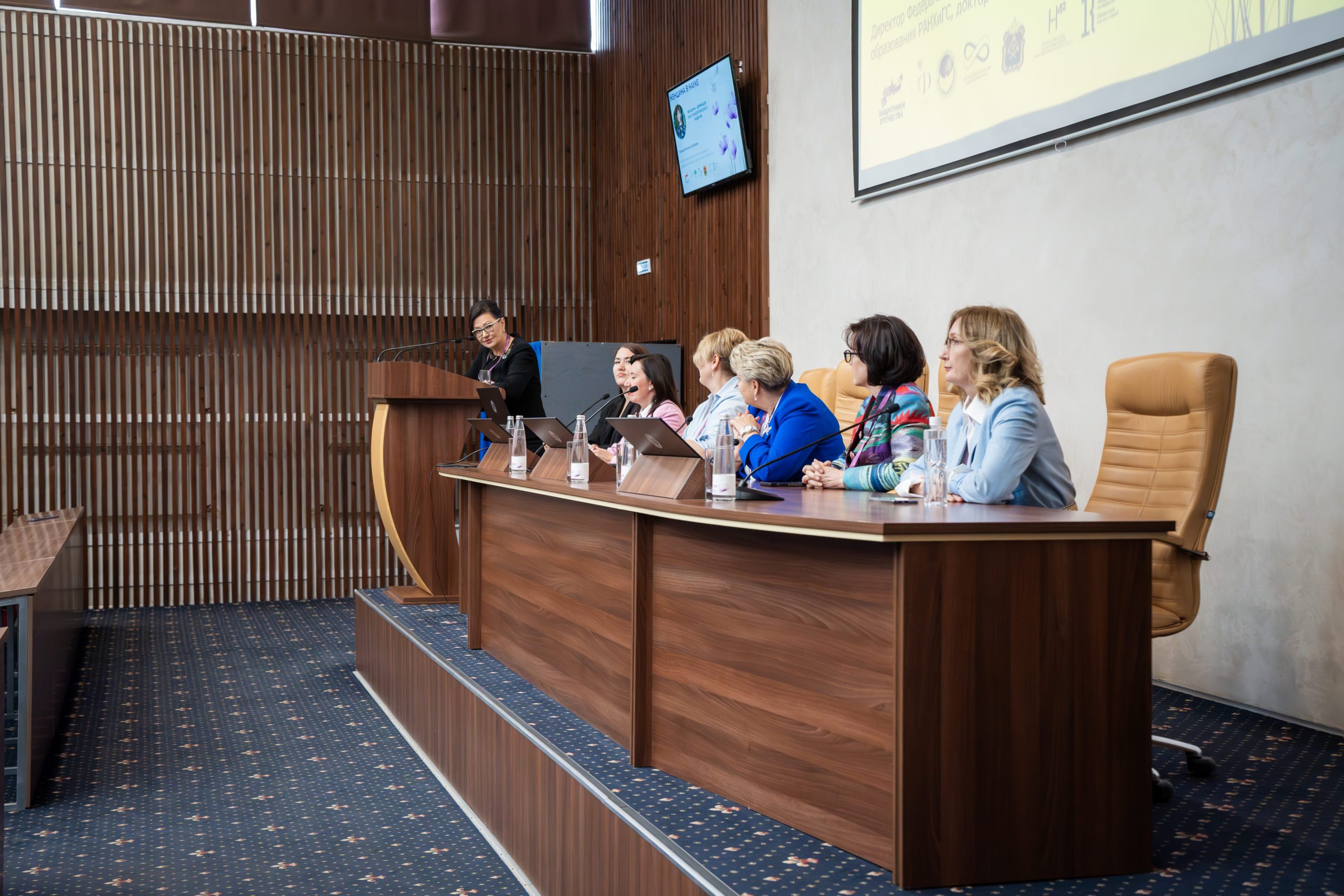 В Кузбассе обсуждали роль женщин в науке