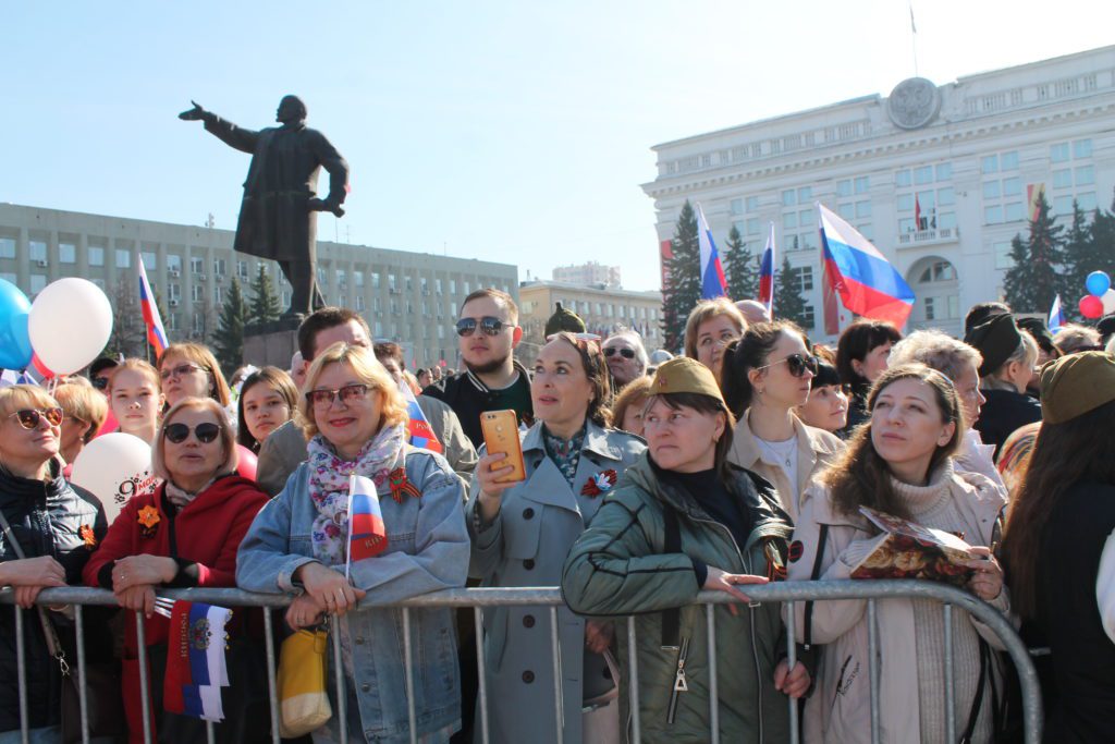 В День Победы в Кемерове состоялся торжественный марш и шествие Бессмертного полка (фоторепортаж)