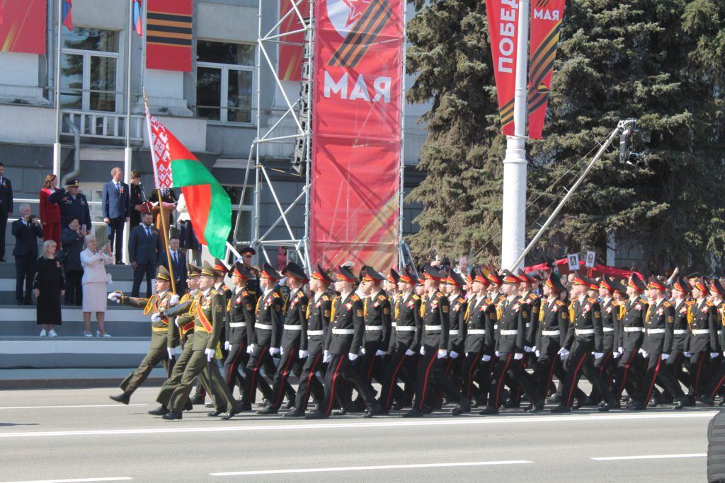 В День Победы в Кемерове состоялся торжественный марш и шествие Бессмертного полка (фоторепортаж)