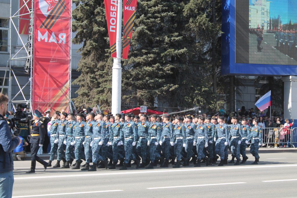 В День Победы в Кемерове состоялся торжественный марш и шествие Бессмертного полка (фоторепортаж)