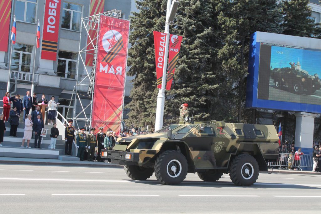 В День Победы в Кемерове состоялся торжественный марш и шествие Бессмертного полка (фоторепортаж)