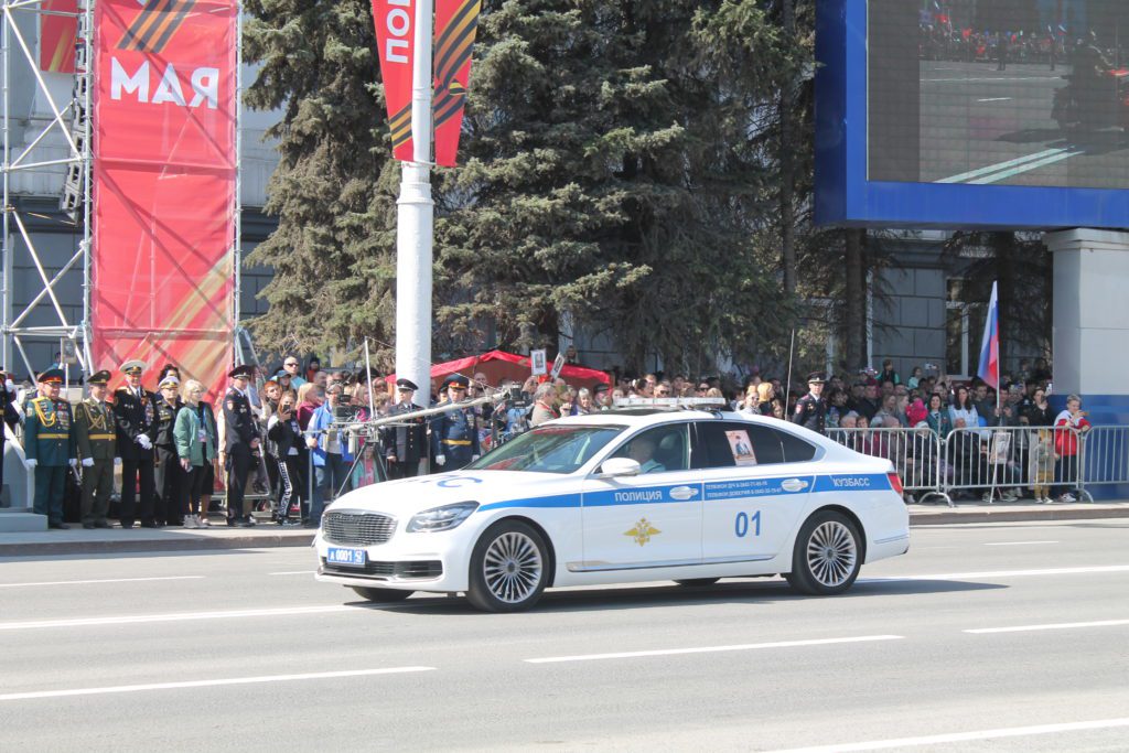 В День Победы в Кемерове состоялся торжественный марш и шествие Бессмертного полка (фоторепортаж)