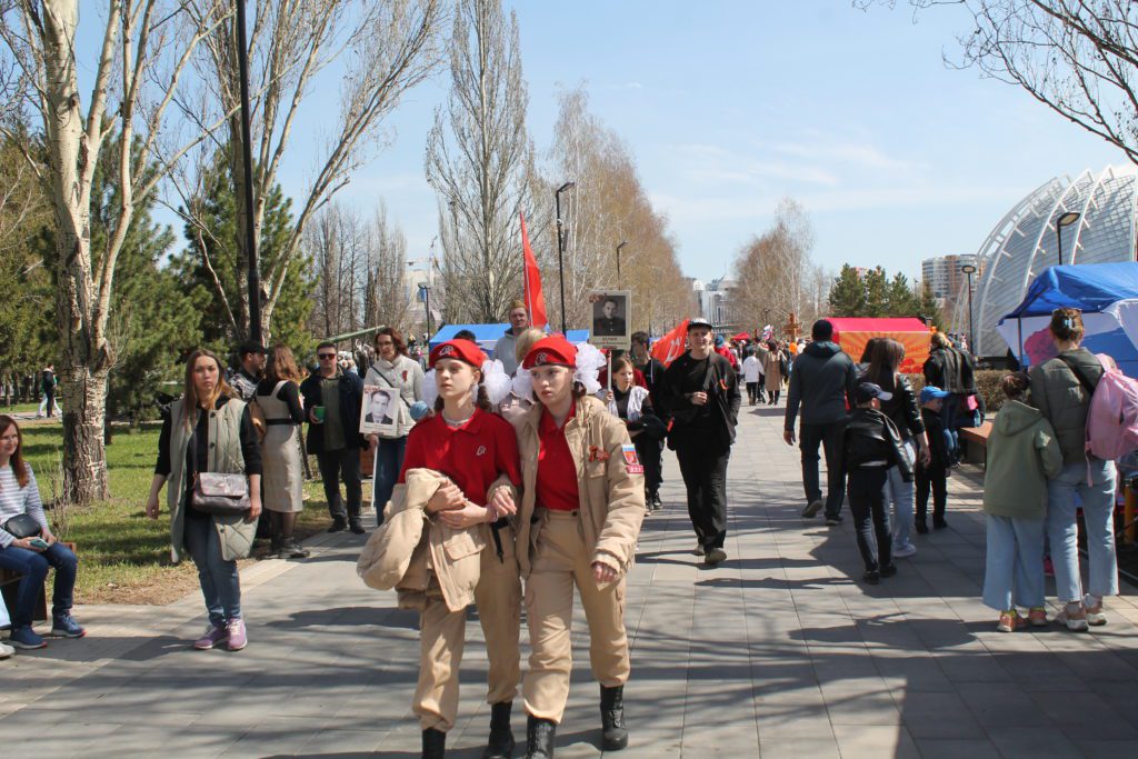 В кемеровском парке Победы им. Г.К. Жукова отмечают День Победы (фоторепортаж)