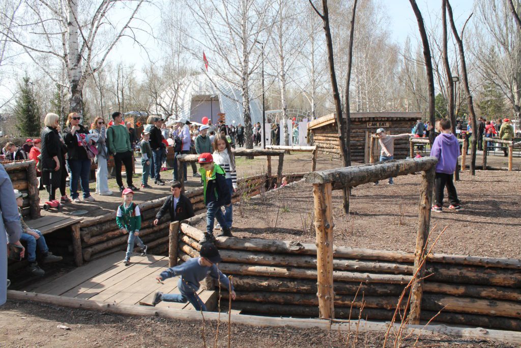 В кемеровском парке Победы им. Г.К. Жукова отмечают День Победы (фоторепортаж)