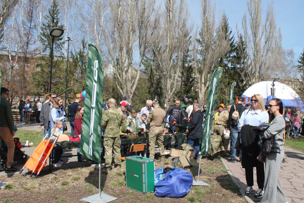 В кемеровском парке Победы им. Г.К. Жукова отмечают День Победы (фоторепортаж)