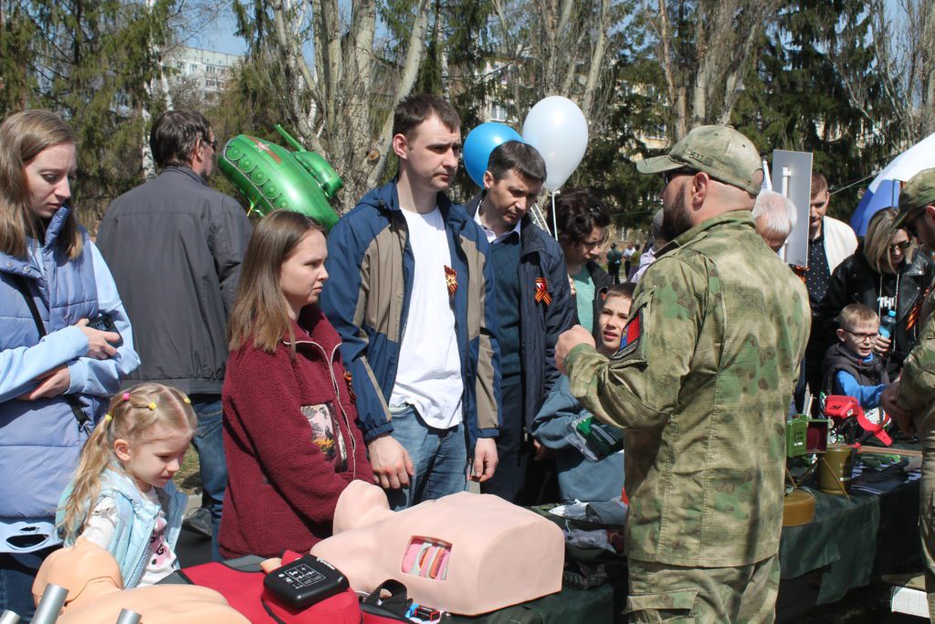 В кемеровском парке Победы им. Г.К. Жукова отмечают День Победы (фоторепортаж)