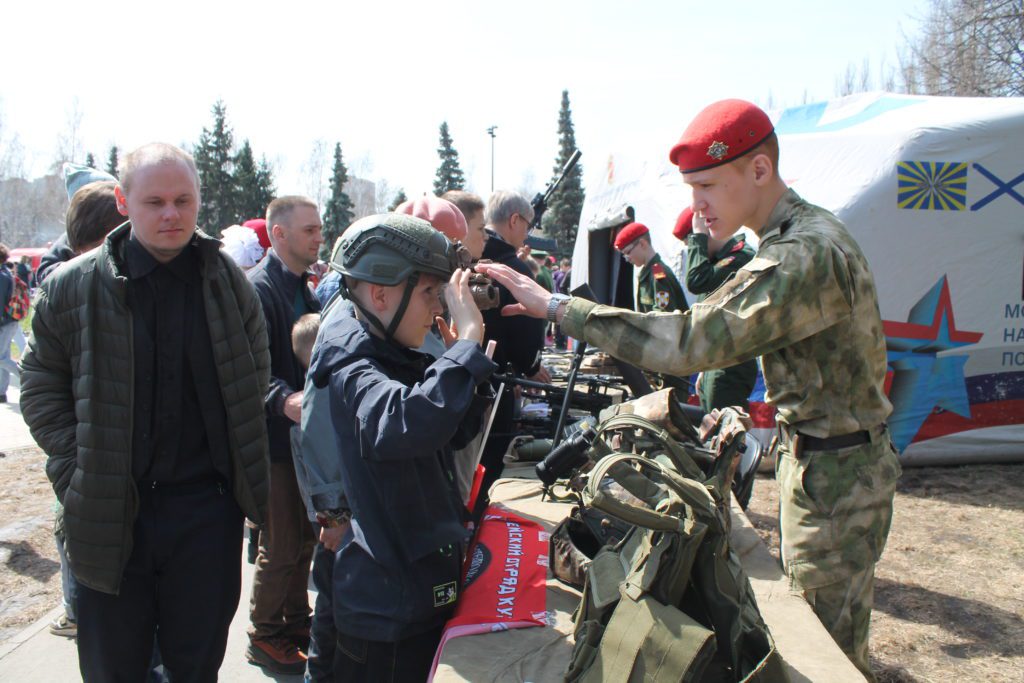 В кемеровском парке Победы им. Г.К. Жукова отмечают День Победы (фоторепортаж)