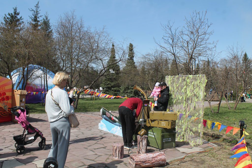 В кемеровском парке Победы им. Г.К. Жукова отмечают День Победы (фоторепортаж)