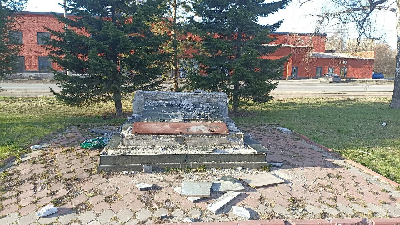Памятник в удручающем состоянии расстроил кемеровчан