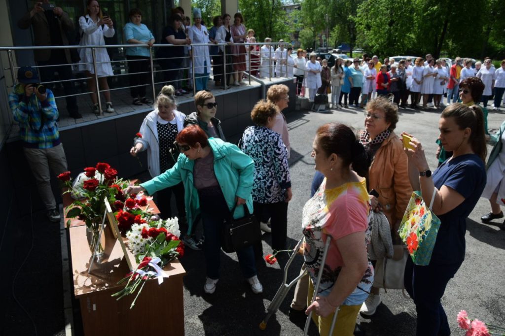 В Новокузнецке открыли мемориальную доску в честь легендарного врача-онколога Бориса Купчика